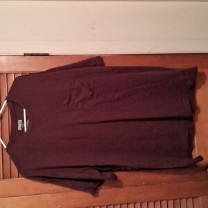 Duluth Trading Company men's size XL long tail short sleeve t-shirt